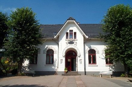 Weißes Gebäude Eingang.