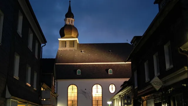 Kirche bei Nacht
