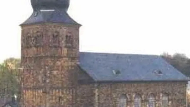 Alter Kirchturm und Dach.